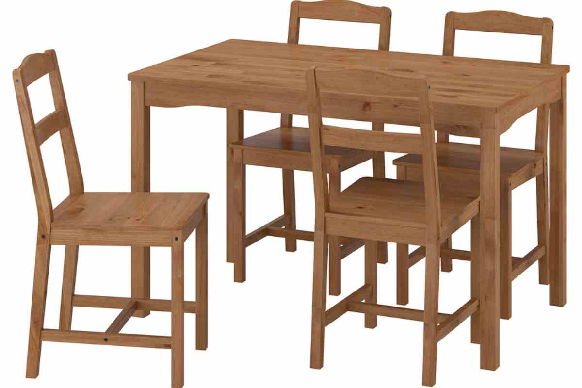 Tavolo HÄGERNÄS Ikea con quattro sedie