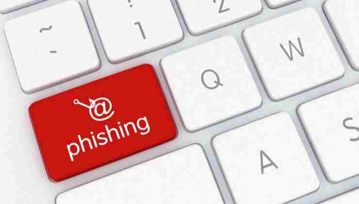 tastiera pc e scritta phishing