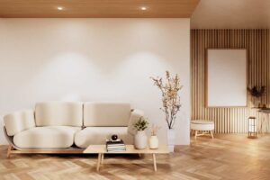 divano bianco, pavimento parquet, faretti