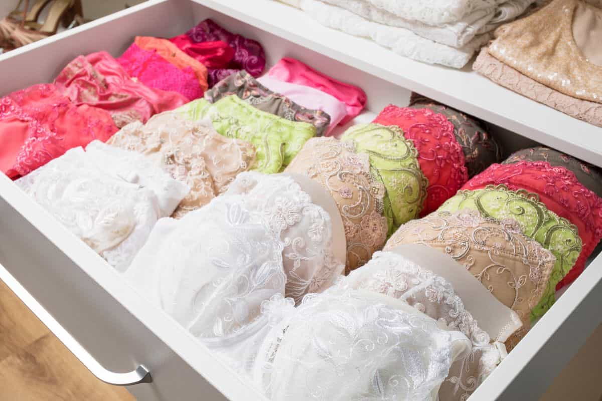 cassetto con reggiseni