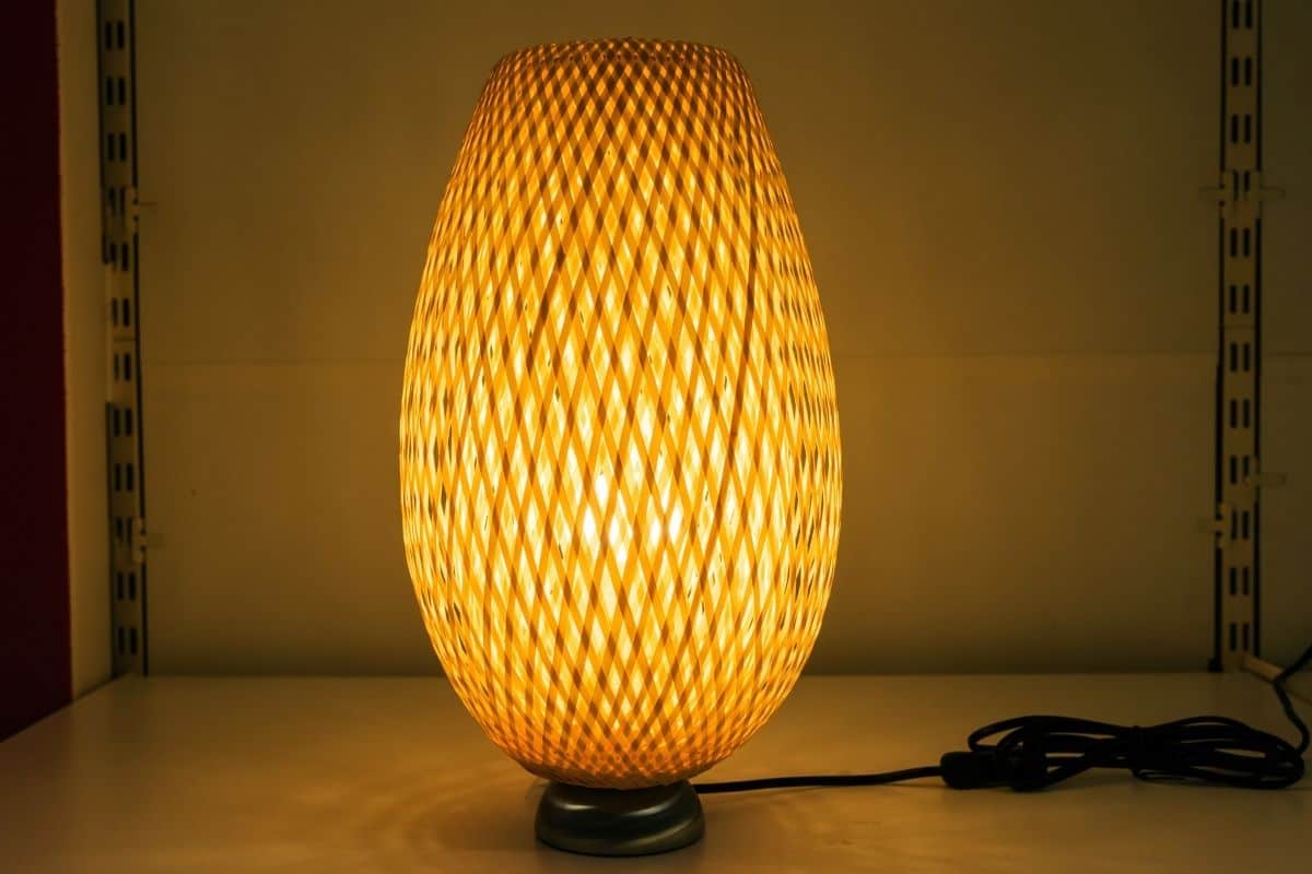 Lampada di bambù