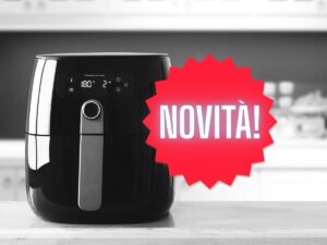 sfondo con friggitrice ad aria e scritta novità