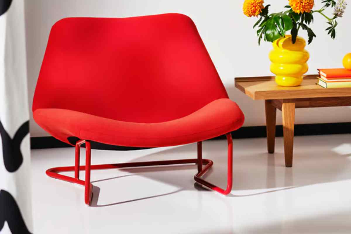 Poltrona Hakebo rossa nella cameretta dei bambini