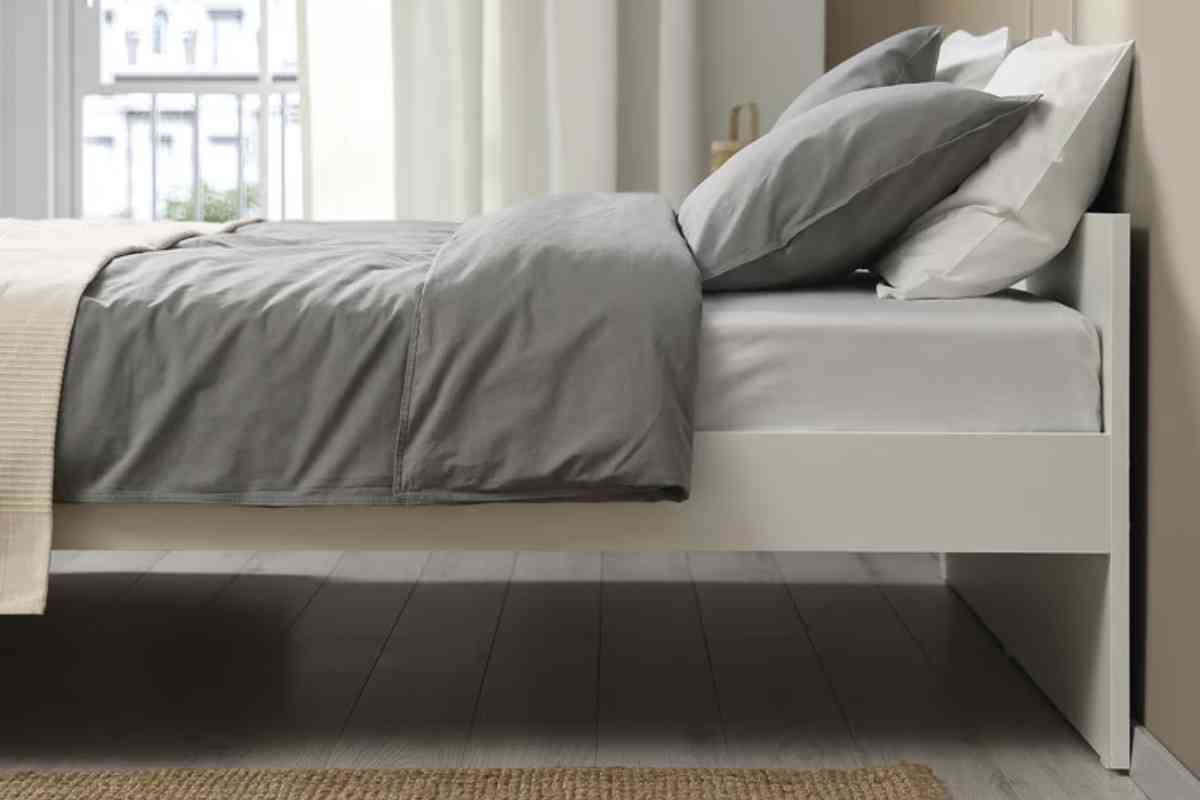 VIHALS letto matrimoniale ikea visto di lato