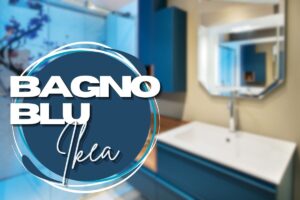 Bagno blu sfocato e scritte in primo piano
