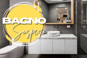bagno di sfondo e scritte in primo piano