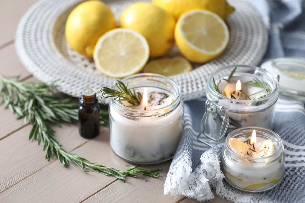 Candela con limoni e rosmarino
