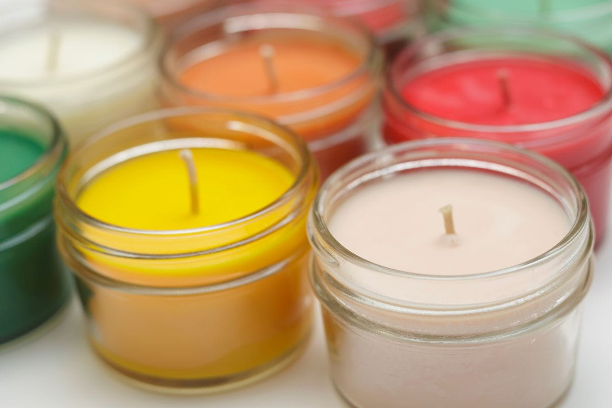 Barattolini di candele colorate