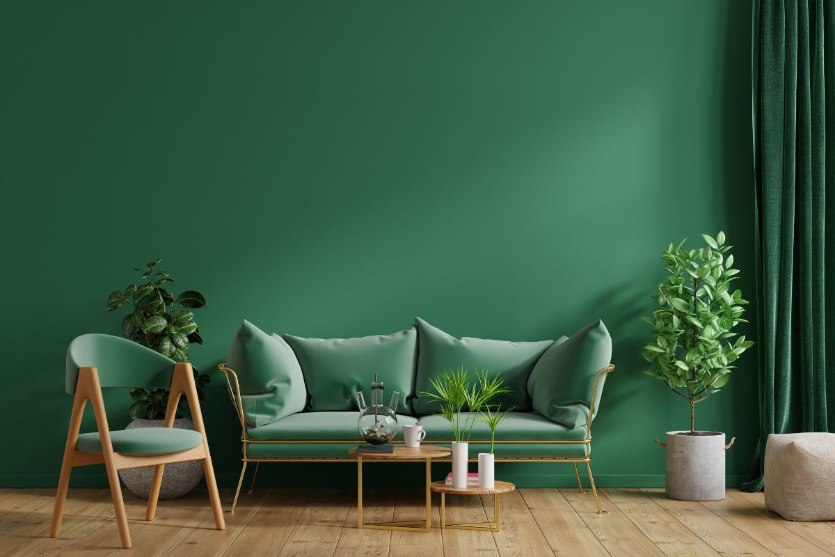 Salotto con pareti verde e mobili verdi