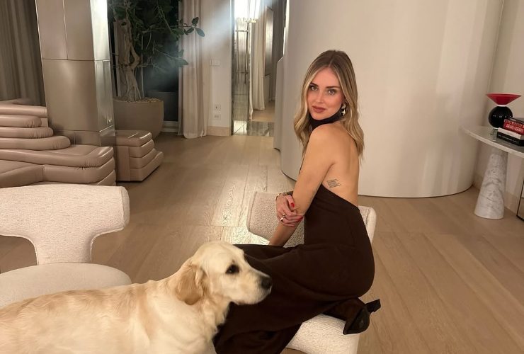 chiara ferragni nel suo soggiorno