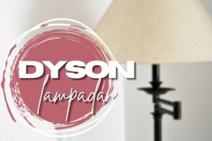 lampada di sfondo sfocata e scritte