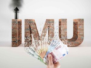 imu scritta e mano con euro