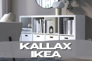scaffale kallax ikea bianco con scritte in primo piano