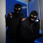 Ladri entrano in casa