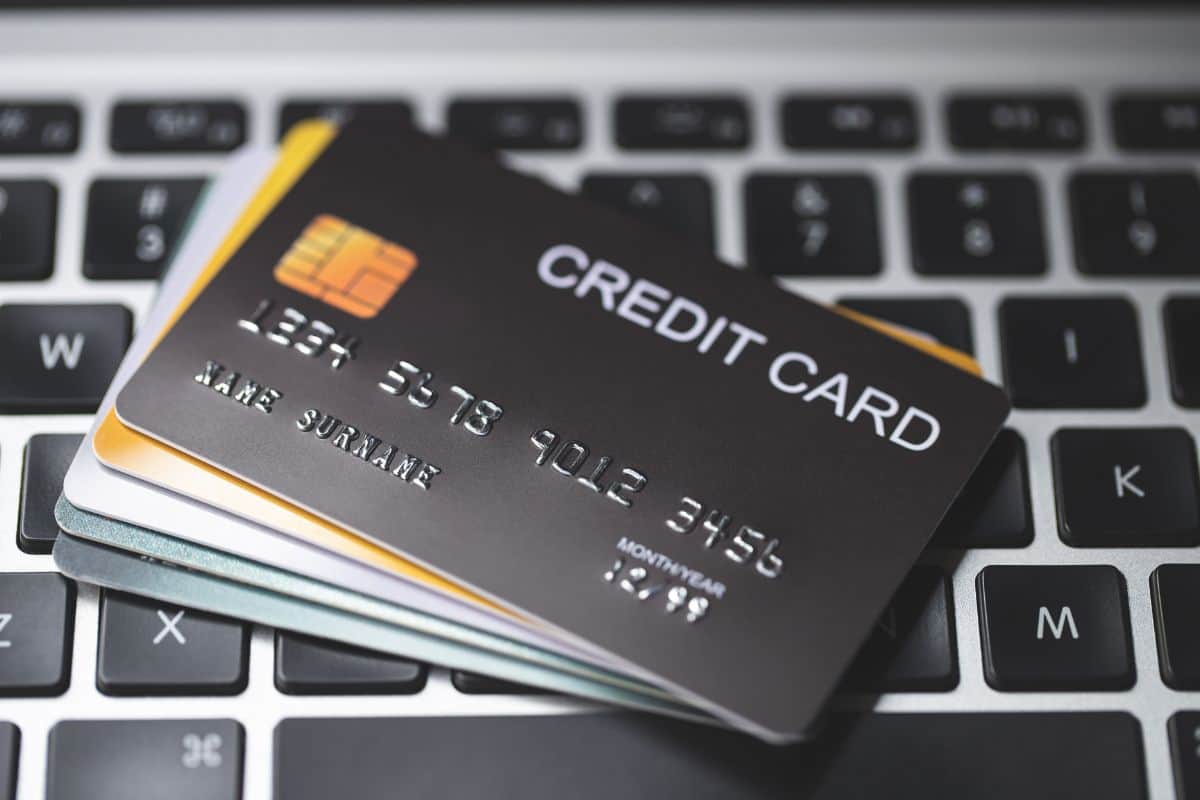 Carte di credito su tastiera