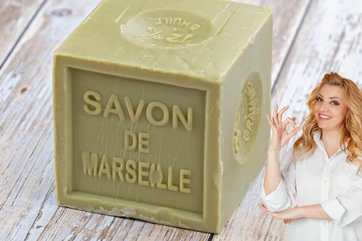 sapone di marsiglia e donna con idea