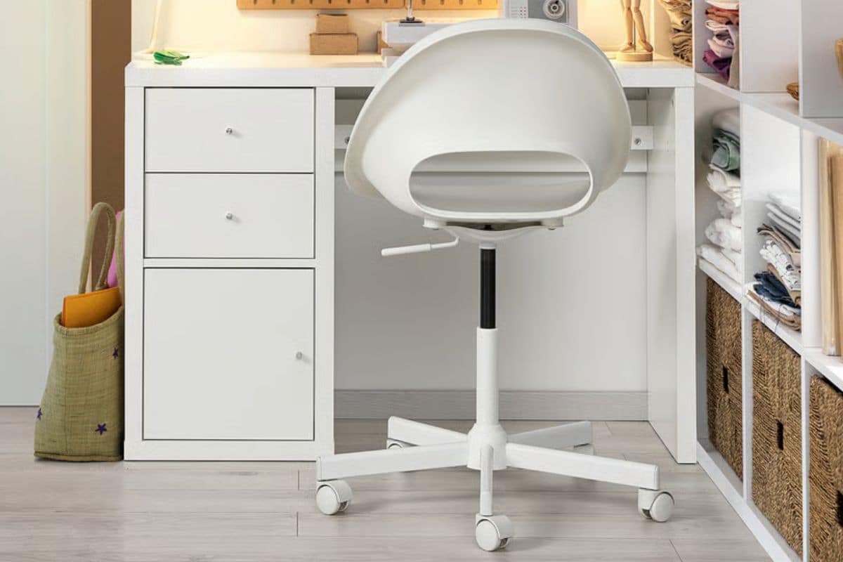 scrivania bianca Ikea
