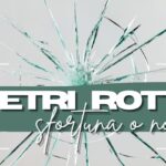Vetro rotto con scritte in primo piano