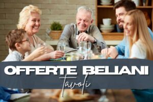 famiglia seduta a tavola