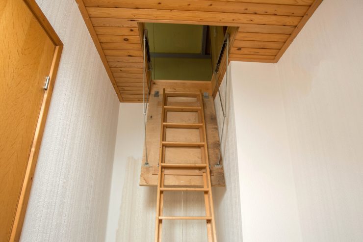 Un accesso per una soffitta