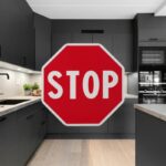 cucina nuova e segnale di stop