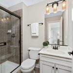 Un bagno piccolo e ben arredato