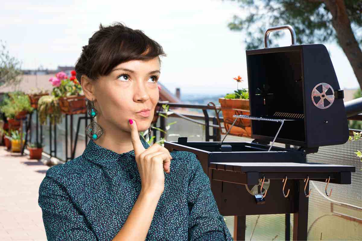 Donna pensa e barbecue