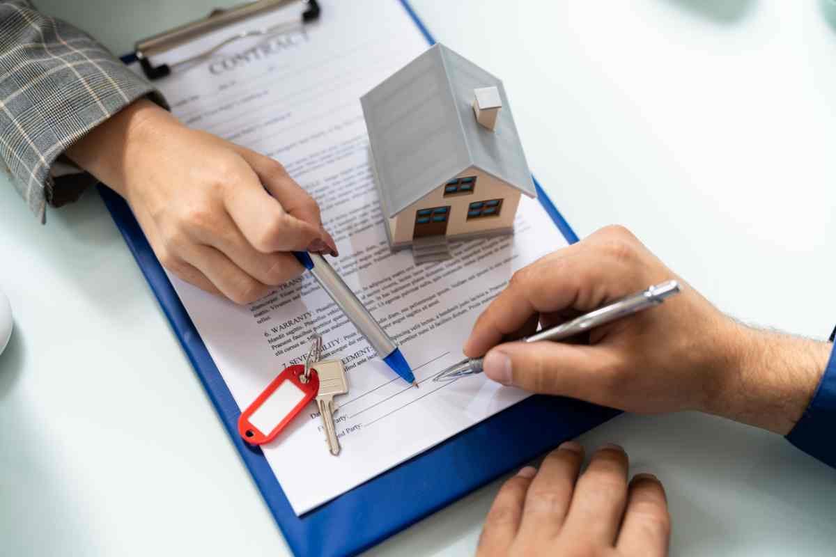 firmare fogli e casa