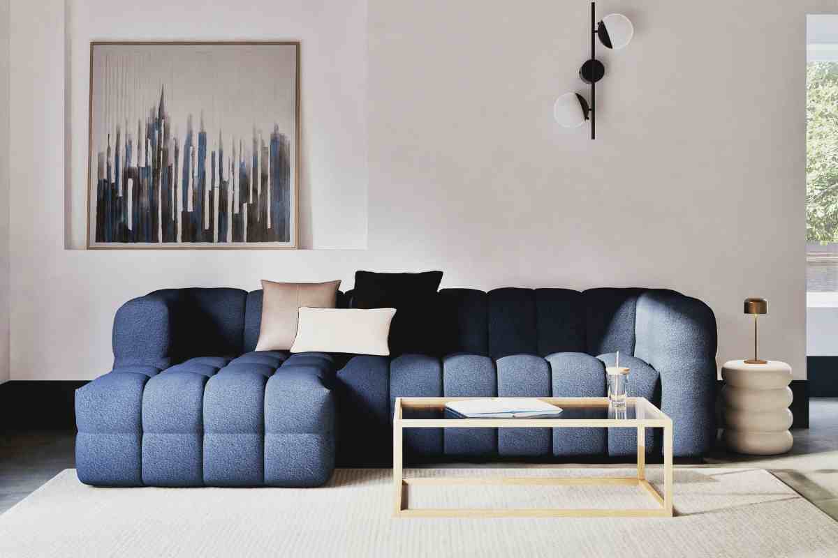 soggiorno arredato con il divano nuvola Lilo di Maisons du Monde di colore blu