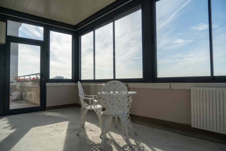 Pergotenda che chiude balcone