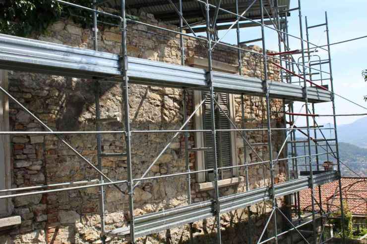 impalcatura fuori palazzo