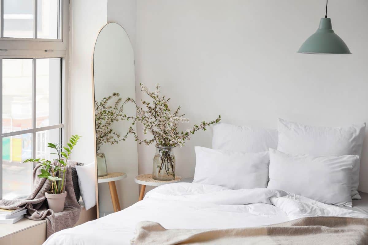 Specchio verticale in camera da letto