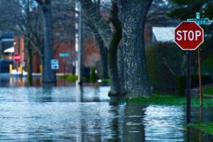 acqua e segnale stop