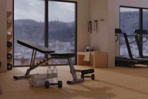 palestra con attrezzi