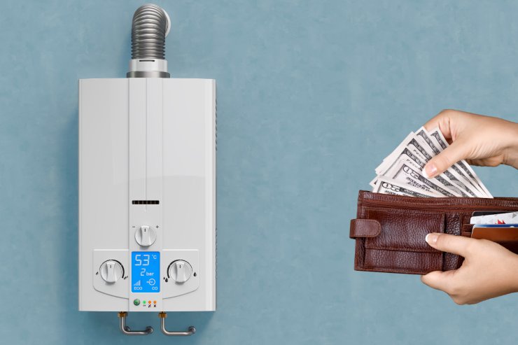 Uno scaldabagno sulla sinistra e sulla destra delle mani che tirano fuori banconote da un portafoglio