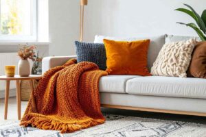 Salotto con tappeto autunnale