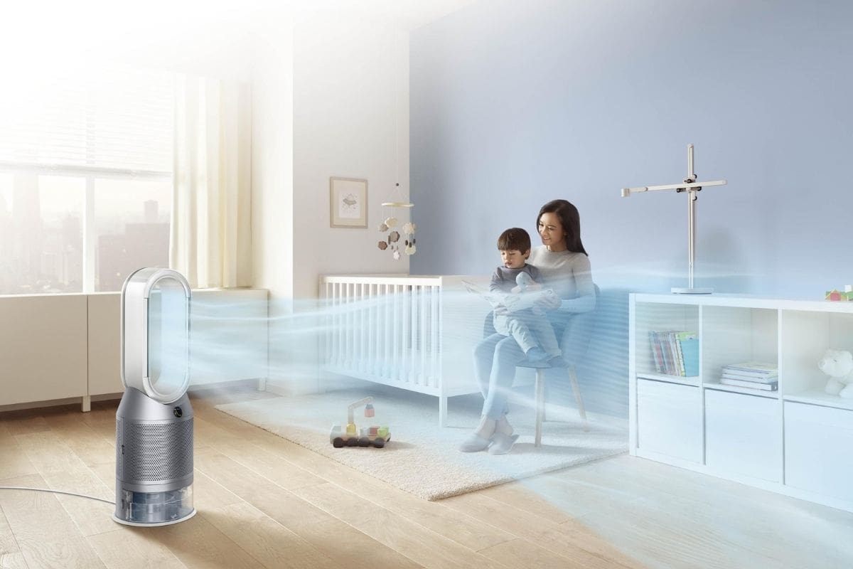 donna con bambino e purificatore