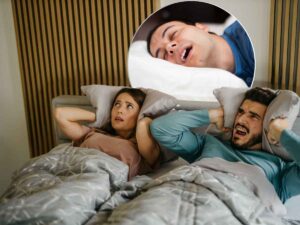 vicino che russa, coppia che non riesce a dormire