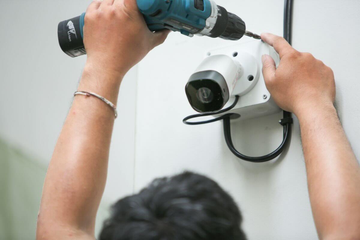 Installare telecamera con trapano
