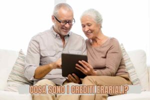 Coppia sorridente al tablet