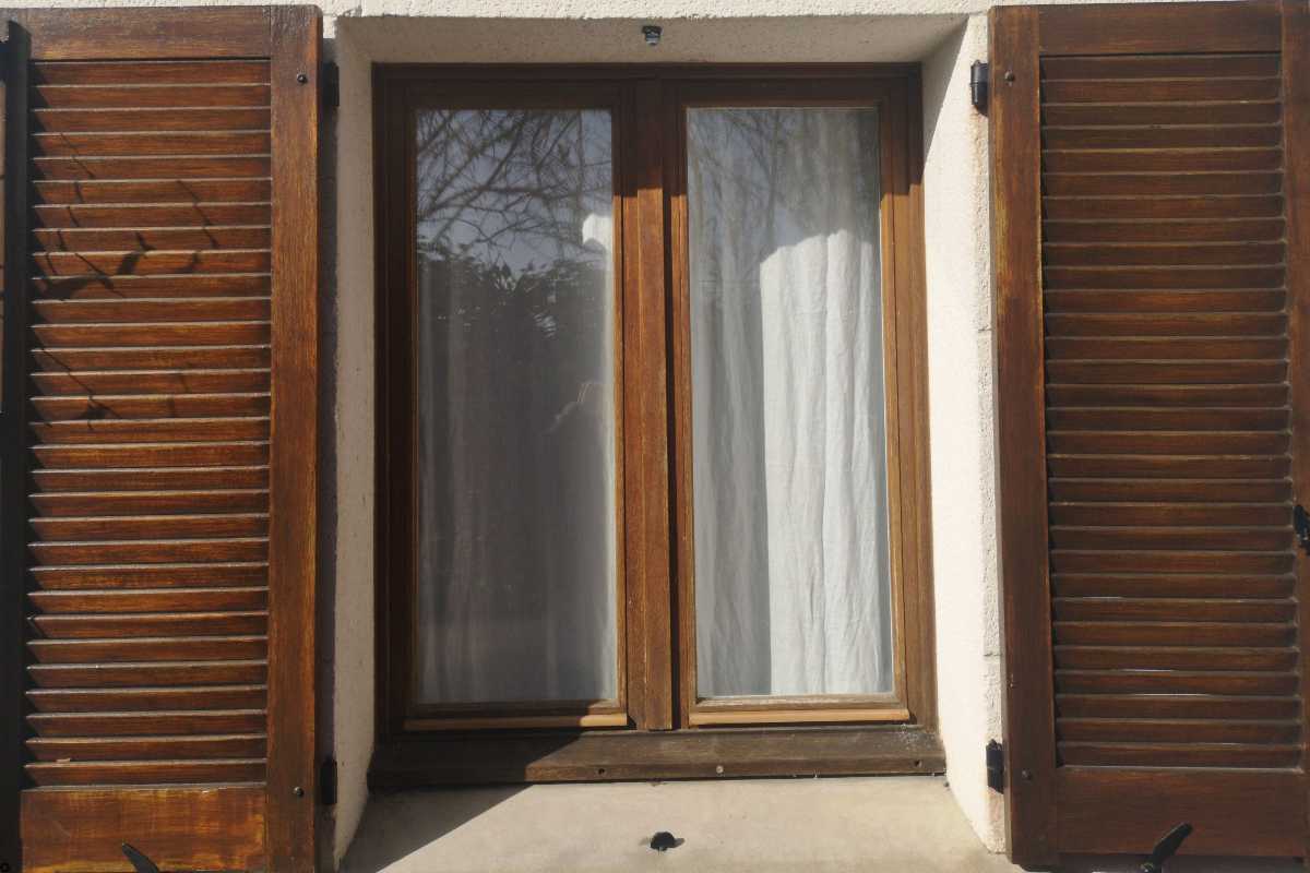 Persiane in legno scuro