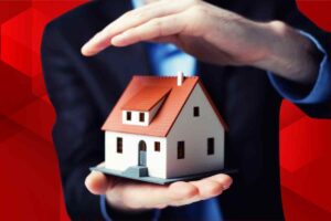 uomo con figura di una casa tra le mani