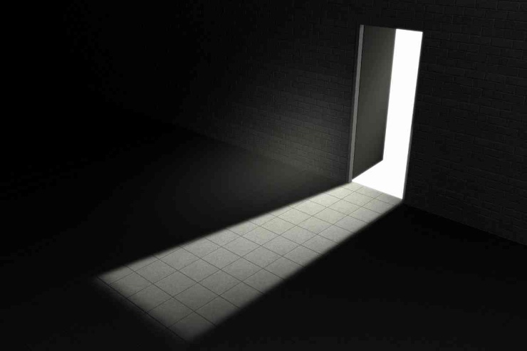 Porta e luce che entra