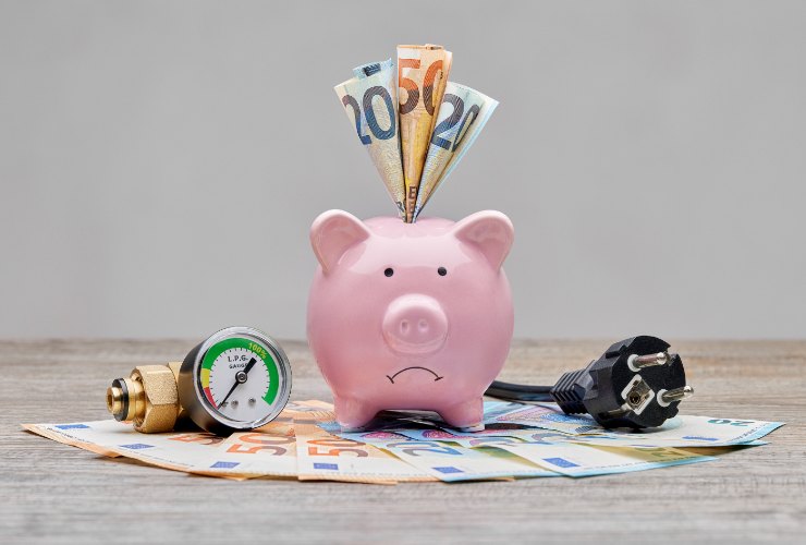 salvadanaio e bollette luce e gas