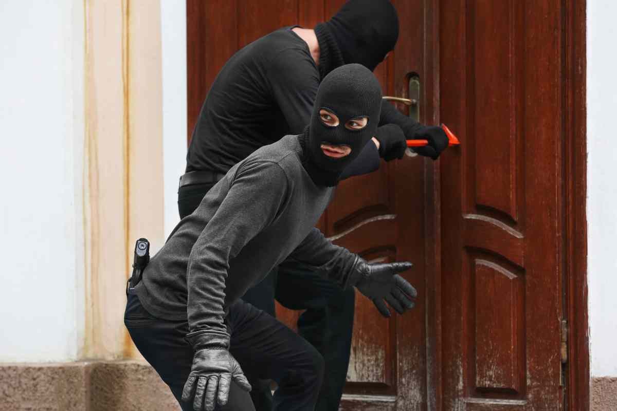 Ladri alla porta