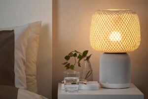 Una delle Lampade SYMFONISK Ikea che sono anche casse wifi per ascoltare la musica