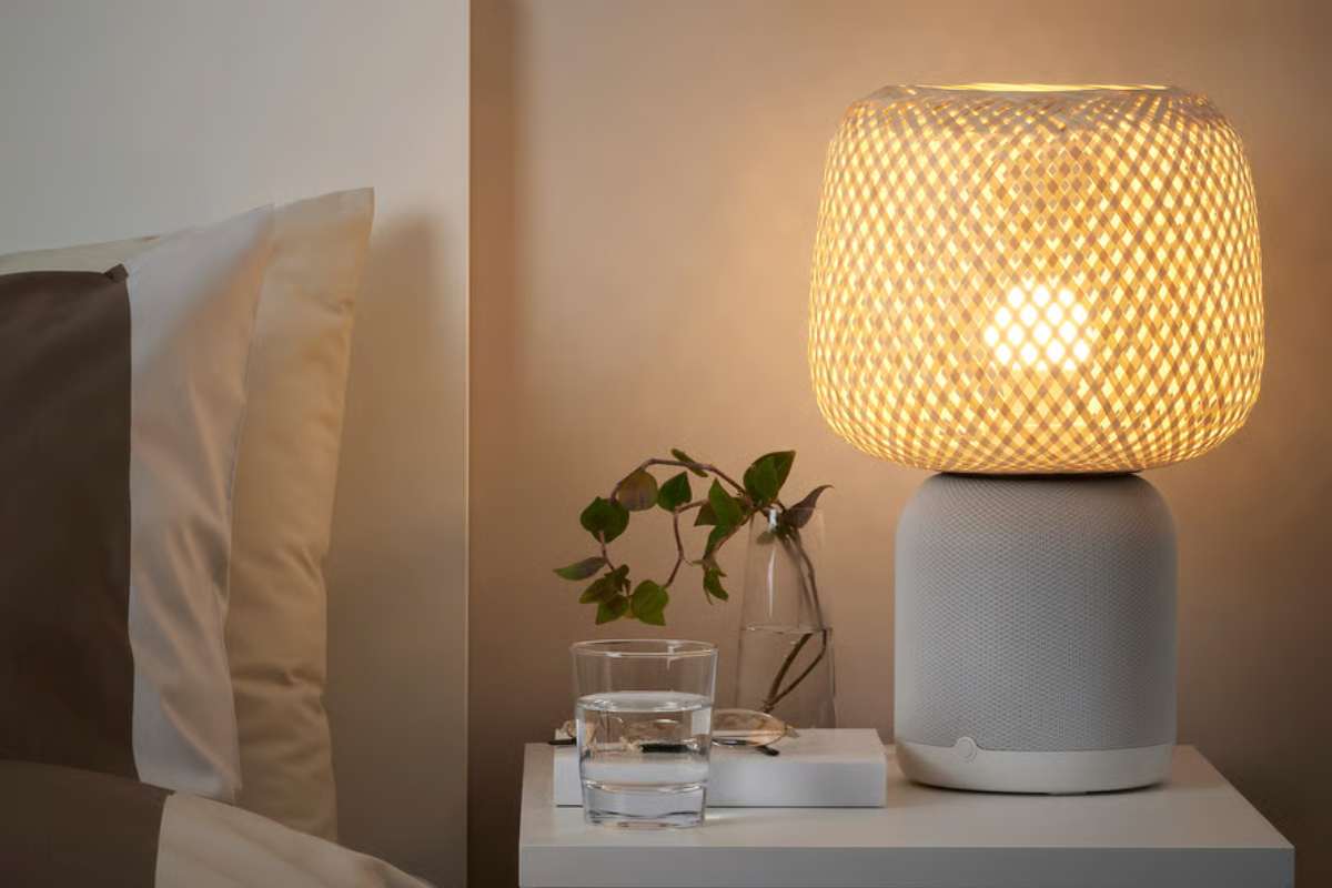 Una delle Lampade SYMFONISK Ikea che sono anche casse wifi per ascoltare la musica