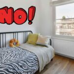 Stanza singola e grafica: "NO!"