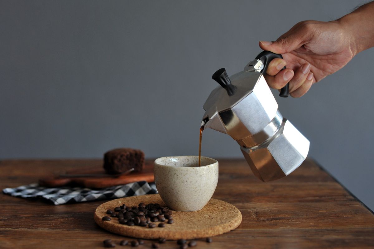 Moka e tazzina di caffè