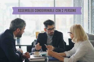 Tre persone parlano